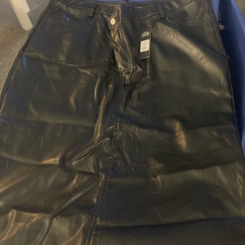 Fashion Nova Black Pencil Skirt - Picture 3 of 4